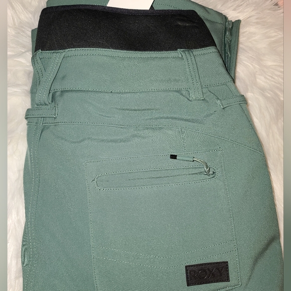 Roxy Snowpants - Picture 4 of 14